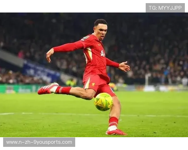 利物浦外围远射连发，阿诺德稍稍打高